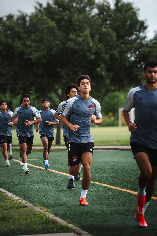 Equipo entrenando